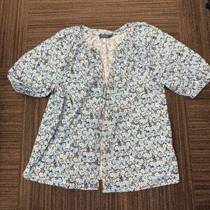 Vineyard Vines Blue and White Floral Blouse Button Up Puff Sleeve